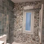 Quarto em Acomodações Particulares Habitación En Con Zonas Comunes Compartida H2